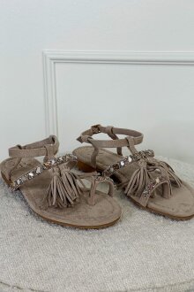 NDP - Erynn Sandal 333-352 NDP - Erynn Sandal 333-352