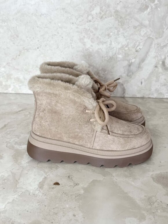 NDP - Studio Teddy Boot UH207