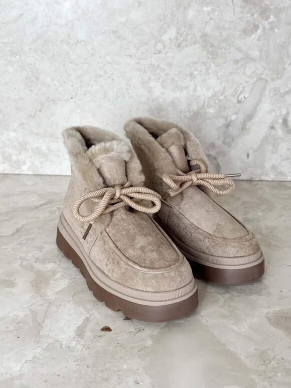 NDP - Studio Teddy Boot UH207