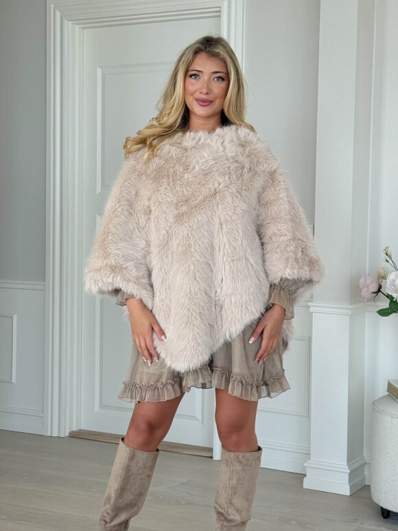 NDP - RoseW Fake Fur Poncho 240403