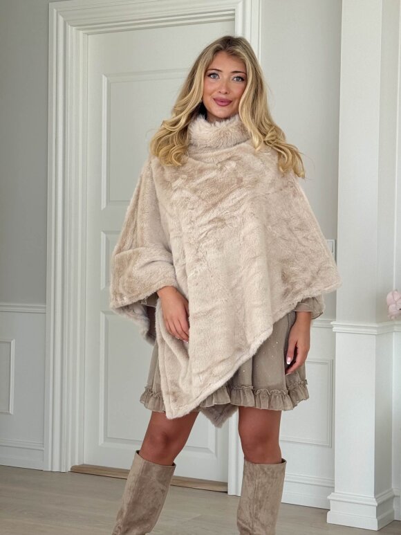 NDP - RoseW Fake Fur Poncho 260502