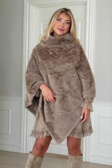 NDP - RoseW Fake Fur Poncho 260502 NDP - RoseW Fake Fur Poncho 260502