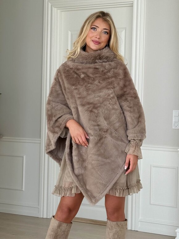NDP - RoseW Fake Fur Poncho 260502