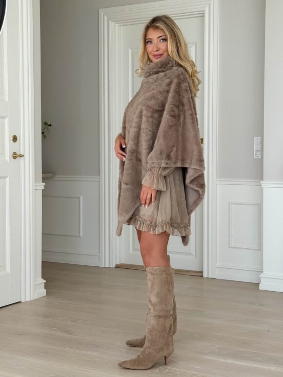 NDP - RoseW Fake Fur Poncho 260502