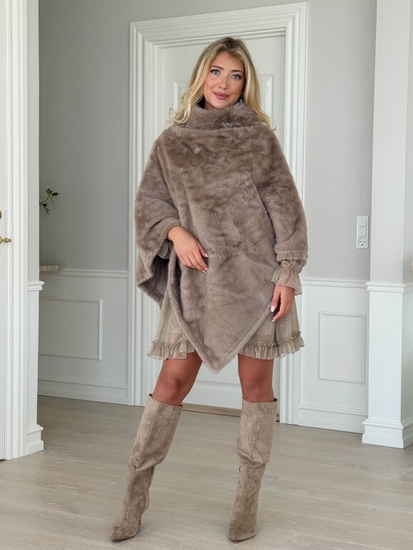 NDP - RoseW Fake Fur Poncho 260502