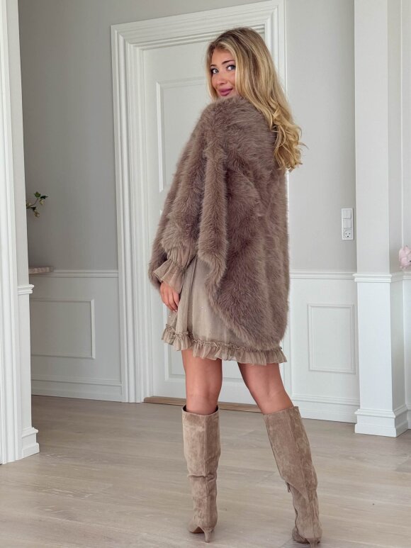 NDP - RoseW Fake Fur Poncho 240403