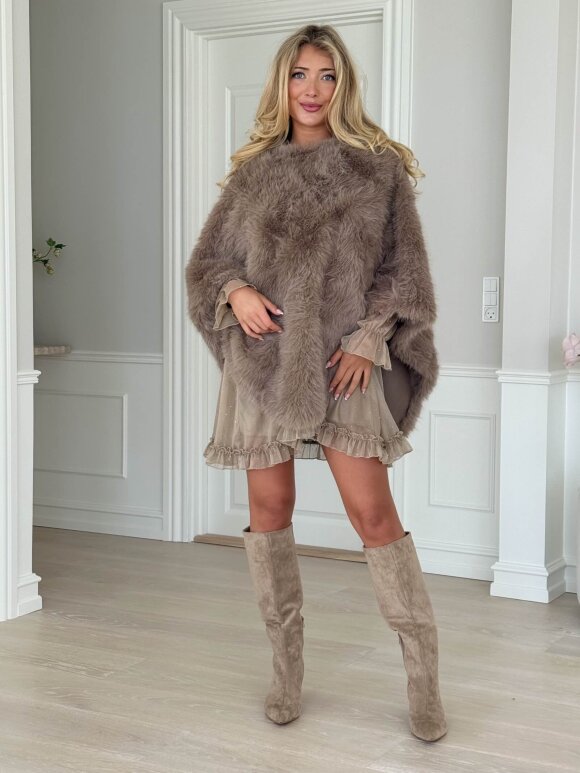 NDP - RoseW Fake Fur Poncho 240403